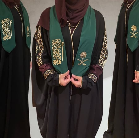 الوشاح الوطني بتطريز ذهبي