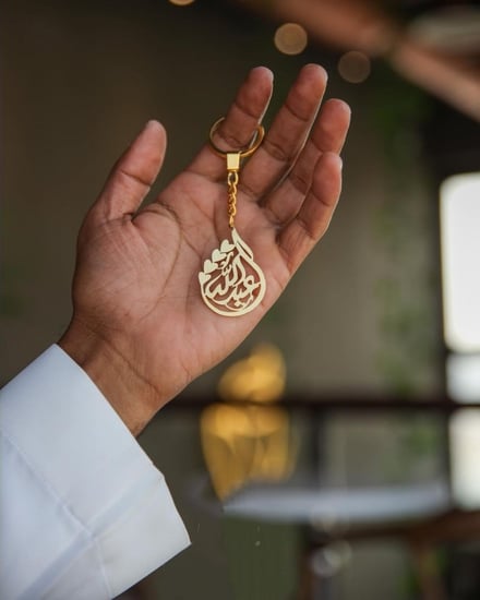 ميدالية سيارة - تعليقه سياره بالاسم- ميداليات بالاسم - متجر عهود