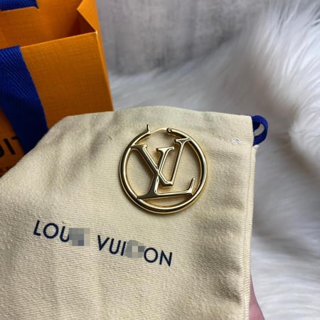 حلق كبير من لويس فيتون هاي كواليتي