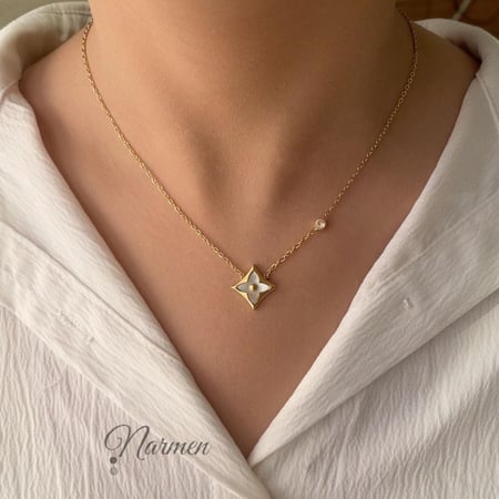 سلسال Monogram flower من لويس فيتون