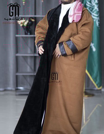 فروة رجالية على جلد جملي