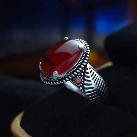 خاتم فضه على عقيق احمر يماني