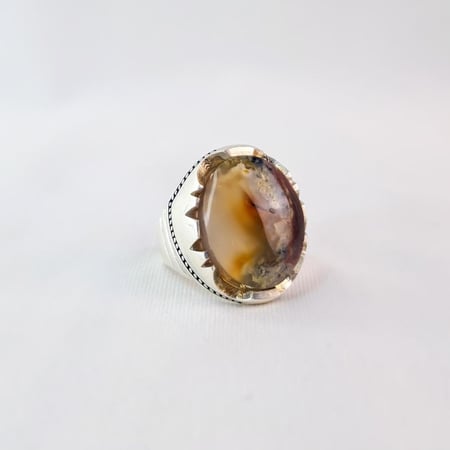 خاتم فضة على عقيق مزهر يمني