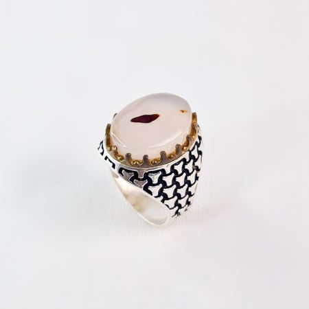 خاتم فضة على عقيق يماني مزهر