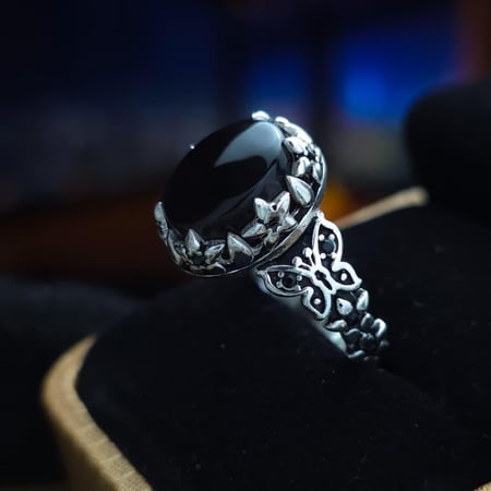 خاتم فضه نسائي على عقيق أسود يماني