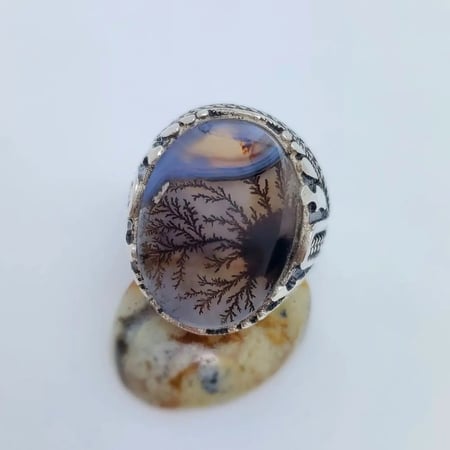 خاتم فضه مع عقيق يماني مشجر طبيعي ومميز