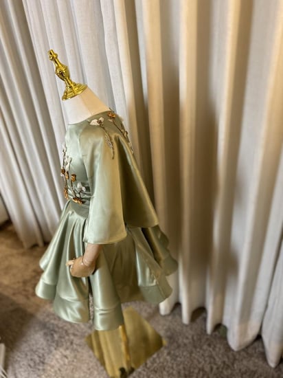 فستان اطفال قطعتين تنورة وبلوزه تفته مطرز