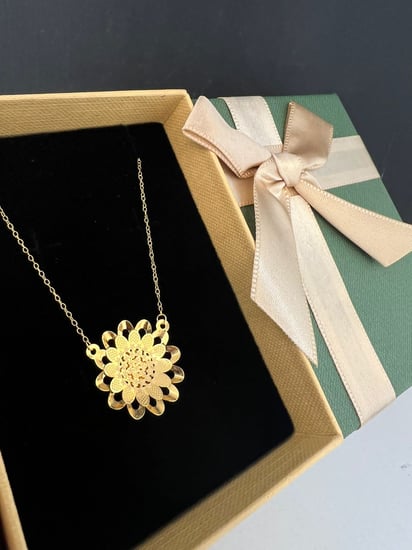 شوكر الورده فاخره و انيقه ذهب عيار21