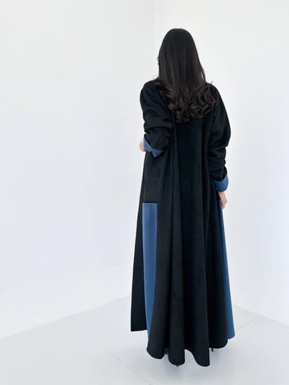 عباية راقية بتصميم عصري من الشمواه الأسود والكحلي