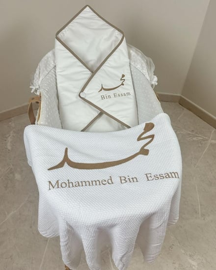 طقم مواليد مدس وبطانية تطريز