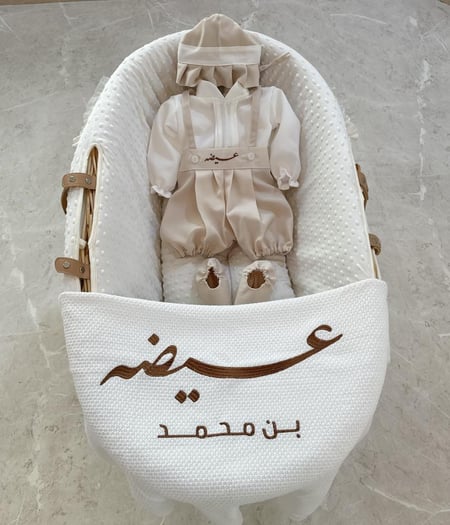 طقم مواليد مع التطريز