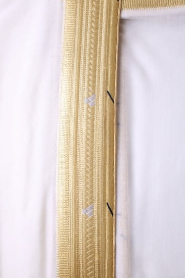 مشلح ملكي ابيض ذهبي