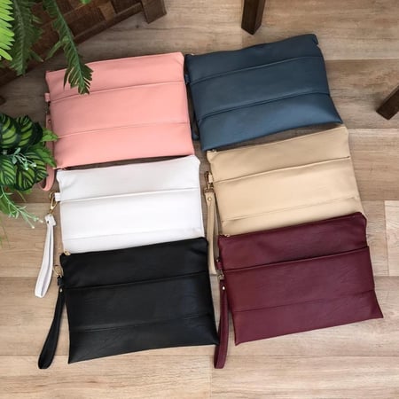 شنطة يد باوتش جلد محبب ابيض 30 * 22 سم