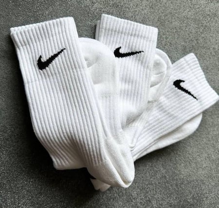 شراب نايك نصف الساق ابيض ( M)