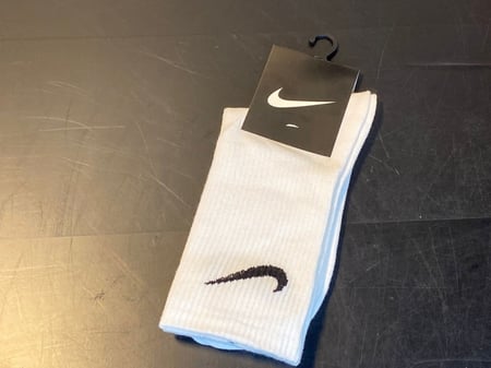 شراب نايك نصف الساق ابيض ( M)