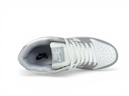 نايك سنيكرز رصاصي