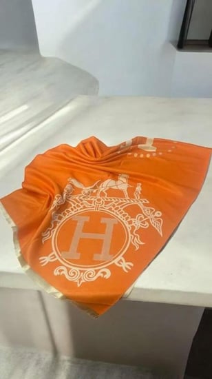 سكارف هيرمز للجنسين