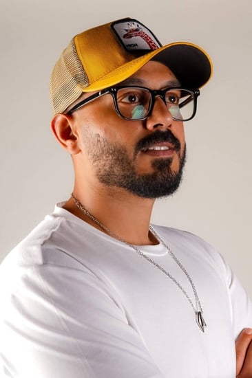 كاب بيج و اورنج غامق بطبعة زرافة في المنتصف