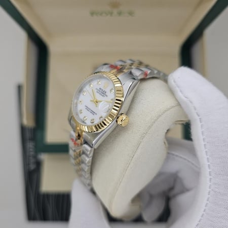 ساعة رولكس النسائية