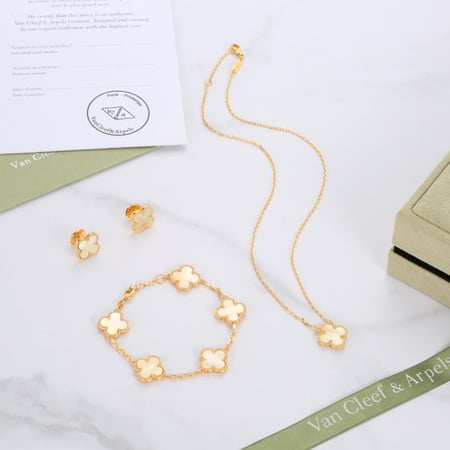 طقم فان كليف سلسال و اسوارة و حلق