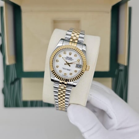 ساعة رولكس النسائية