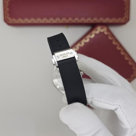 ساعة هوبلت موديل نسائي حجم صغير