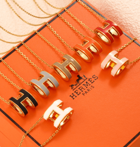 طقم هيرمز الأكثر شهرة سلسال مع حلق