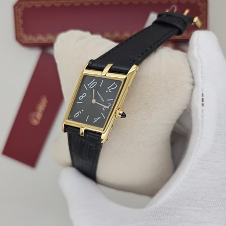 ساعة كارتير تانك آسيميتريك الحصرية