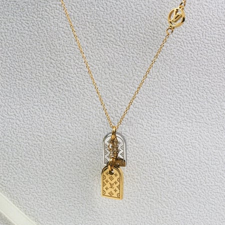 طقم لويس فيتون