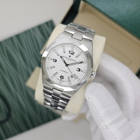 ساعة فاشرون كونستانتين اوفر سيز