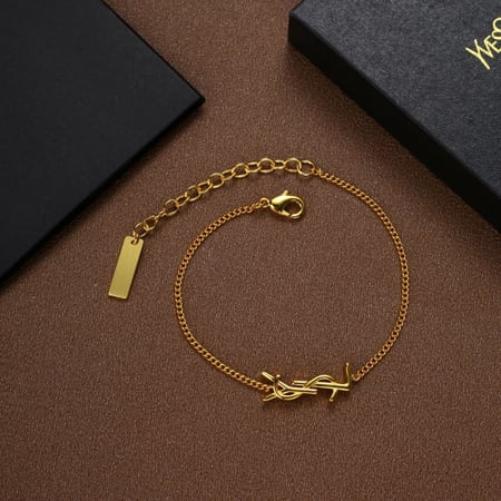 اسوارة ايف سان لوران الأكثر طلباً