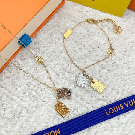 طقم لويس فيتون