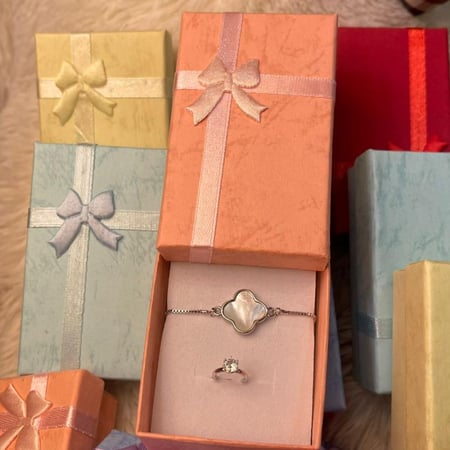 اسورة فان كليف + خاتم