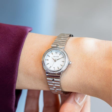 ساعة نسائية بسير ستيل بلون فضي