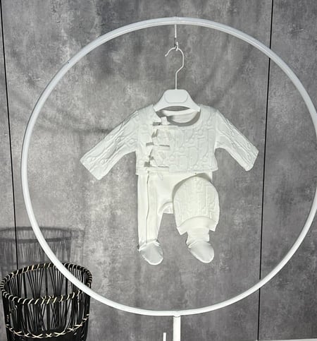 افرول مواليد بنقشة بارزة وفيونكات جانبيه