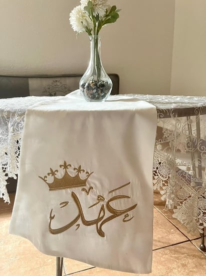 رميه سرير الطفل تطريز بالاسم