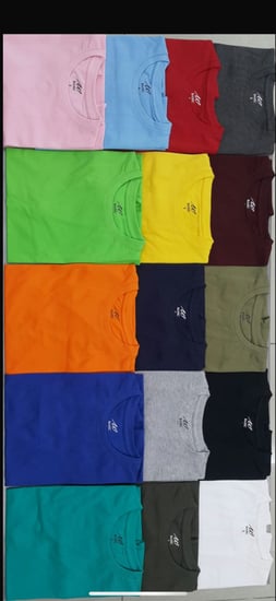 تيشيرت بتصميم كرومي مع  أسم