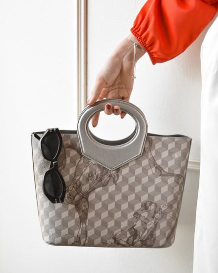 شنطة نسائية عصرية بلون رمادي