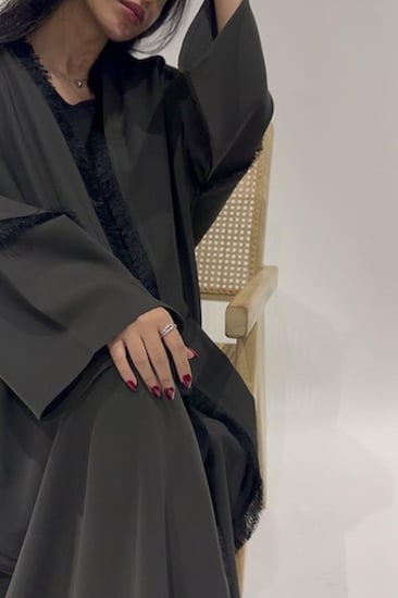 N34 - نص بشت - هدب اسود  (زيتي غامق)