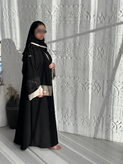 N50 - عباية - نص كلوش - بقماش الكريب سيراميك - مزينه بقصة كم جاكار مفرغ ومبطن