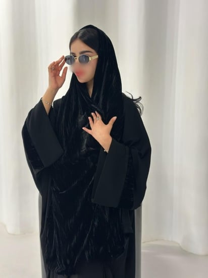 N47 - نص بشت - قماش ملكي- اضافة مخمل - اسود