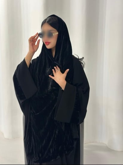 N47 - نص بشت - قماش ملكي- اضافة مخمل - اسود