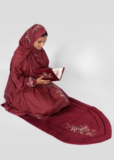 طقم صلاة نسائي 3 قطع بنقش مشجر