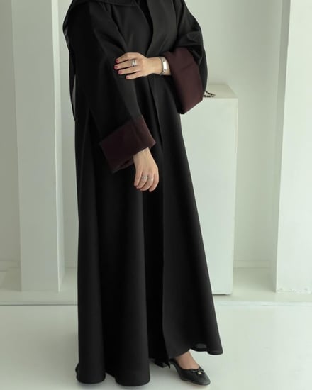 عبايه ملونه من قماش كريب فاخر بتصميم أنيق