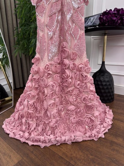 فستان سهره وردي مع ورد