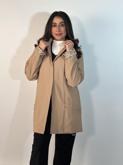 لابكوت موظفي استقبال المستشفى