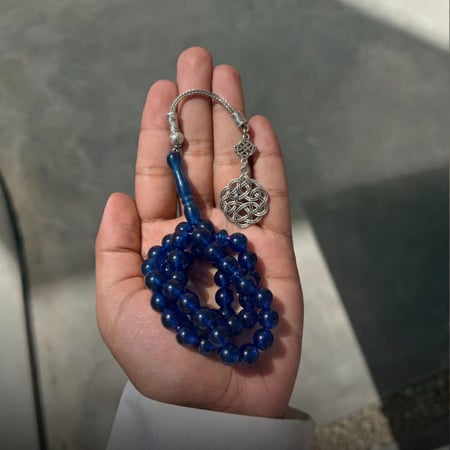 سبحة  لون ازرق لامع