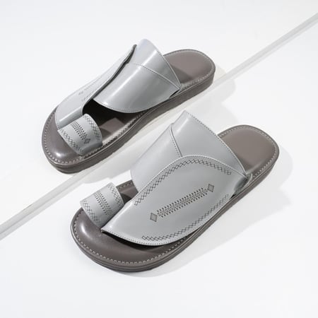 حذاء شرقي 106