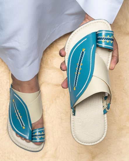 حذاء شرقي 100