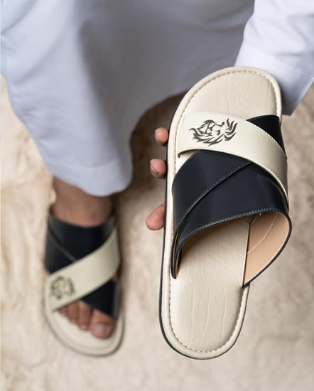 حذاء شرقي3100
